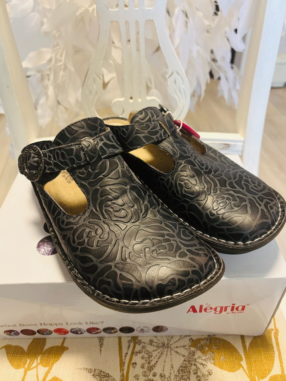 Alegria Women's Black Floral Embossed Clogs. Size 39/8.5 US.